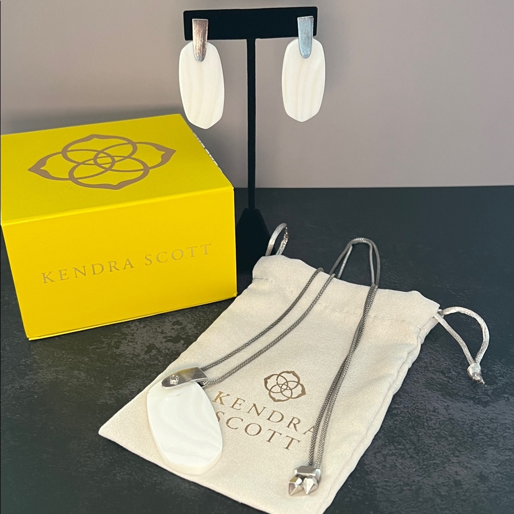 Kendra Scott Inez Necklace and Aragon Earrings in white mother of pearl